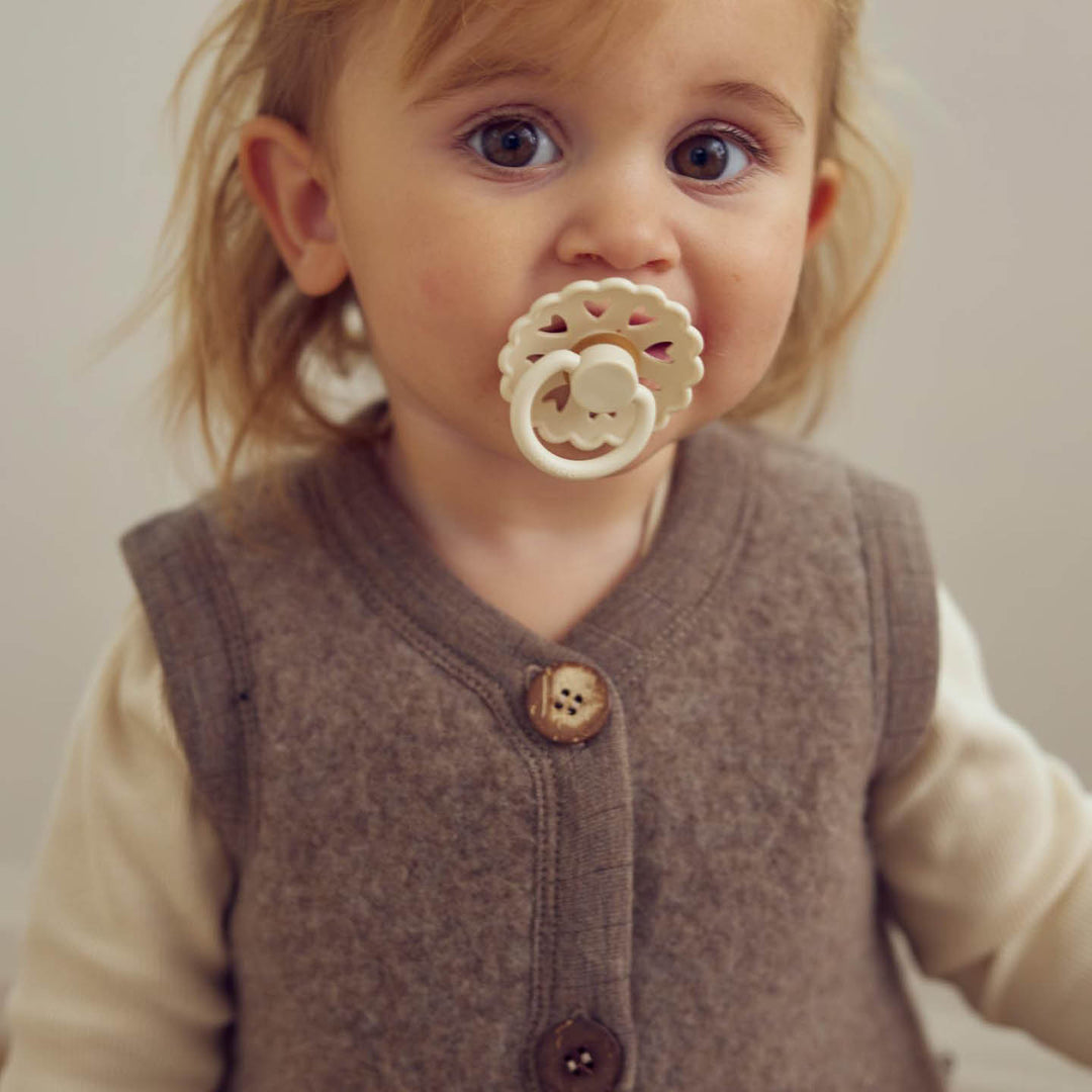 müsli Babyweste aus Merinowolle Wool Walnut melange 821000012