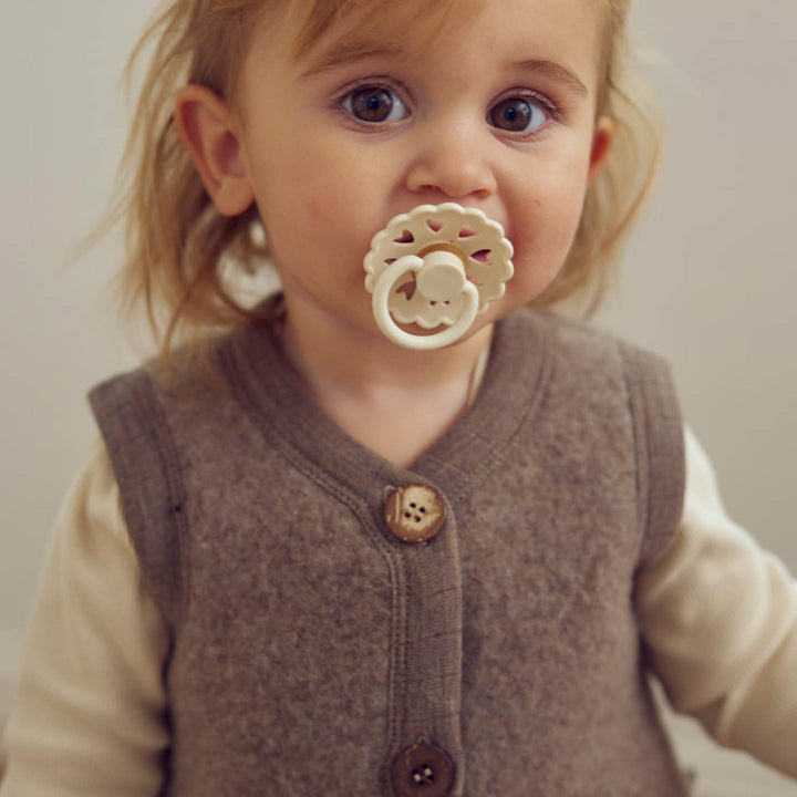 müsli Babyweste aus Merinowolle Wool Walnut melange 821000012